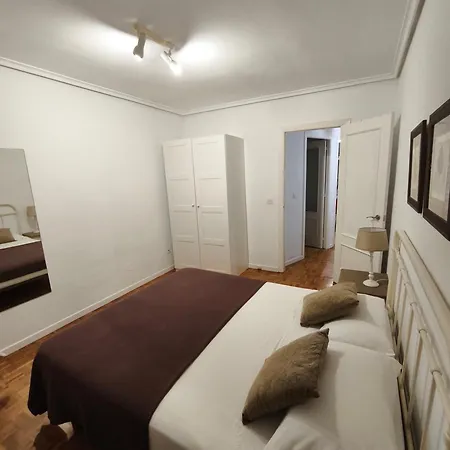 Santander, Calle Isaac Peral 6 * Santender